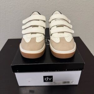 DV Dolce Vita Women's Hook Wedge Sneakers Size 6.5 Black White